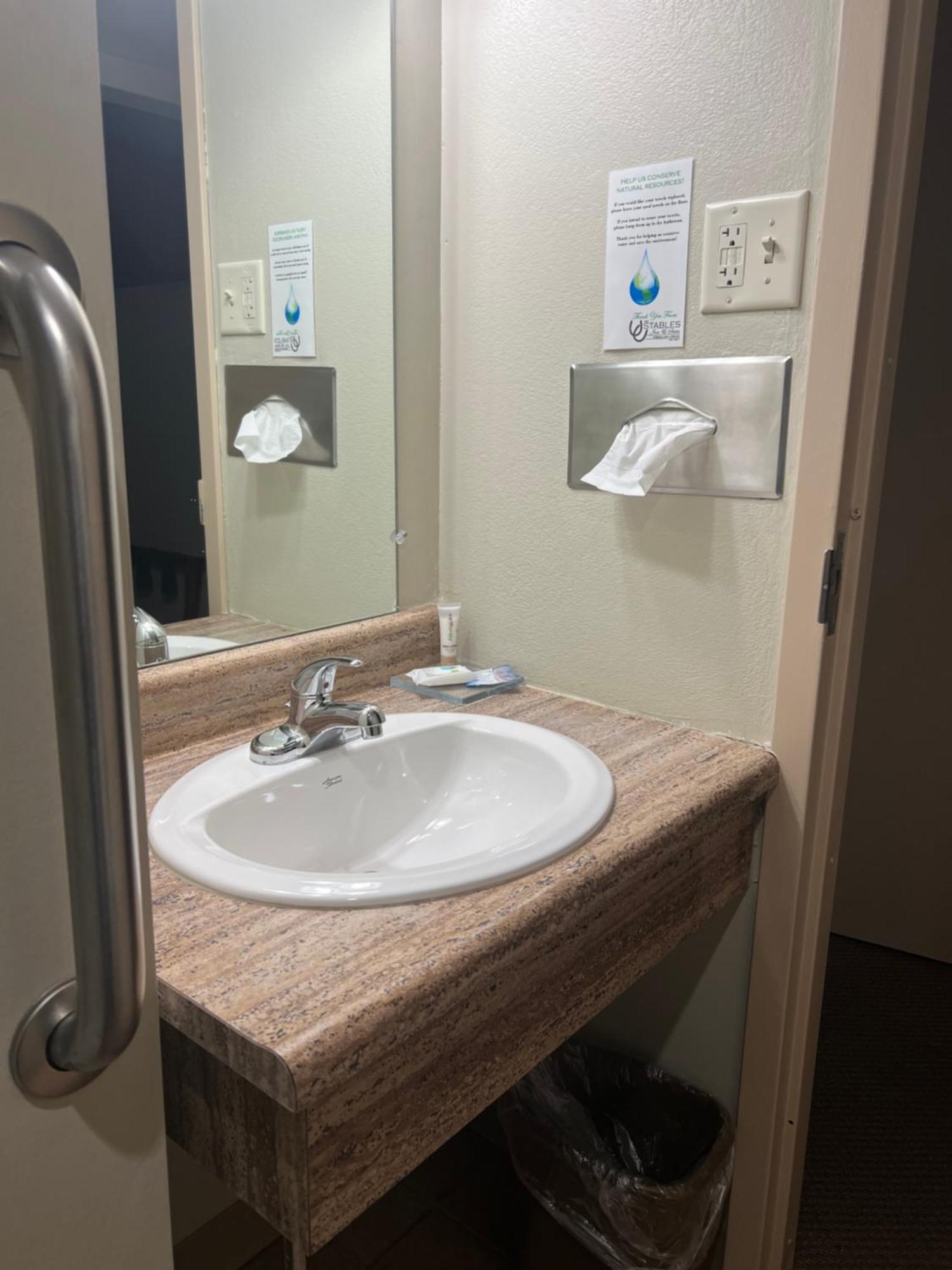 Salem The Stables Inn & Suites מראה חיצוני תמונה